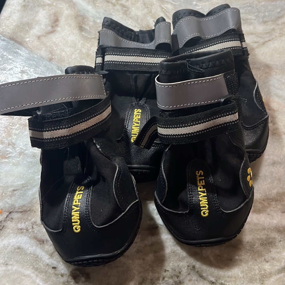 Dog boots size 7 - fits large breed dogs around 70ish pounds